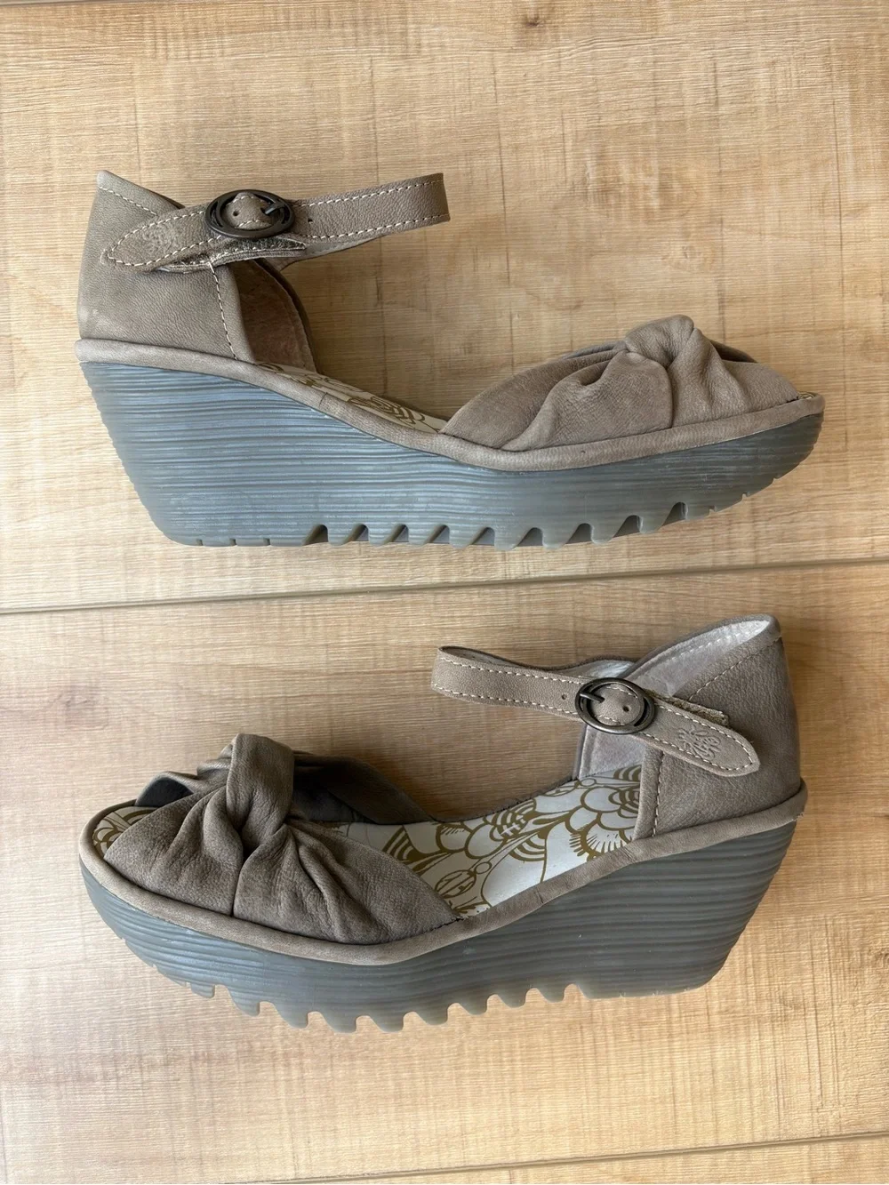 Fly London Yoel Knotted Bow Suede Wedge Maryjane Peeptoe Sandals. Size 37